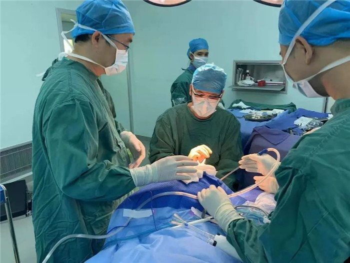 【新技术】一期双侧生物型人工膝关节单髁置换术