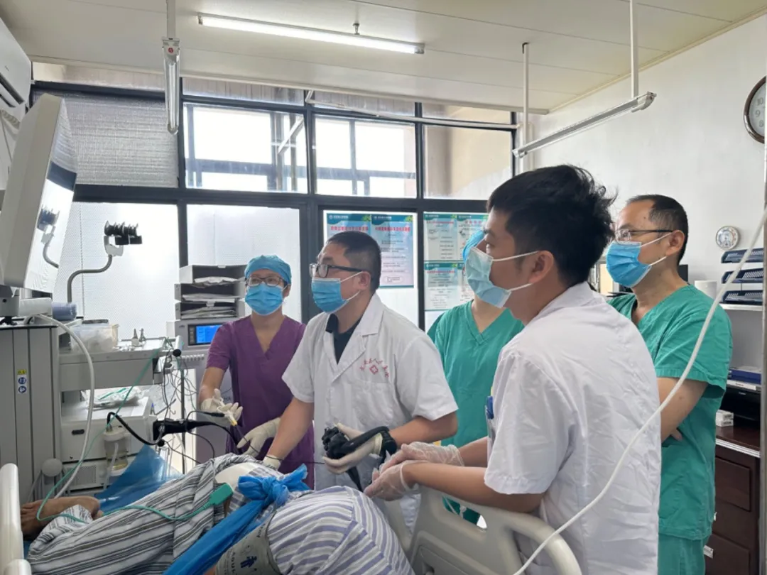 【技术聚焦】不开刀的消化道早期“排雷手”——我院成功实施内镜下黏膜剥离术，为消化道肿瘤患者开辟康复新途径