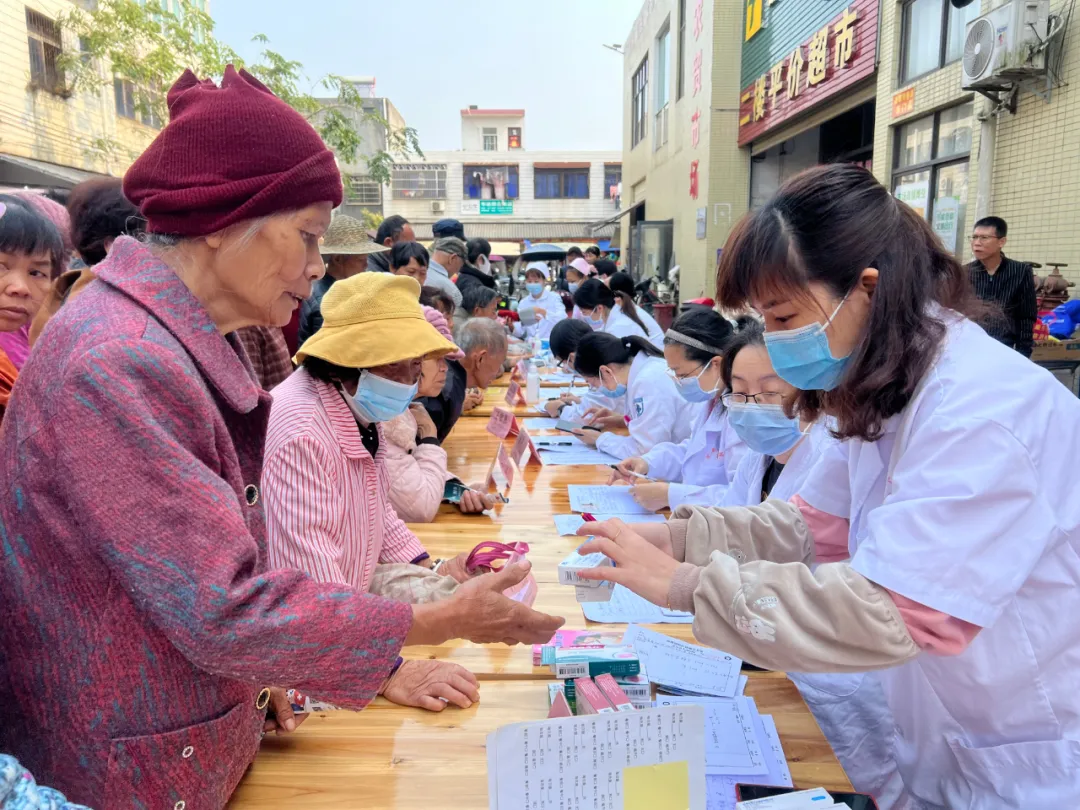 义诊暖心行丨海南省人民医院定安分院2025年爱心义诊记录第一期